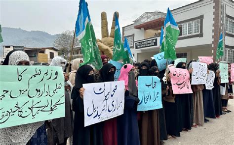 JI Activists Hold Pro Veil Rally Newspaper DAWN