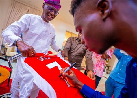 Video Of Bukayo Saka Walking In Streets Of Lagos Politics Nigeria