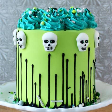 Halloween buttercream cake | Halloween cakes, Cake decorating halloween, Holiday cakes