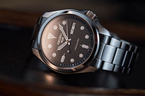 Seiko 5 SRPE55 40mm Fixed Bezel Review - Watch Clicker