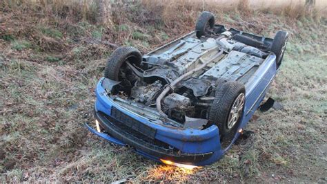 Unfall Bei Scharfenberg Auto Berschl Gt Sich Fahrerin Schwer Verletzt