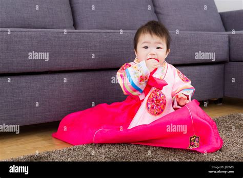 Traditional korean costume baby Stock Photo - Alamy