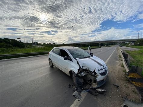 Motorista Bate Em Mureta Na Br 230 Em João Pessoa Paraíba G1