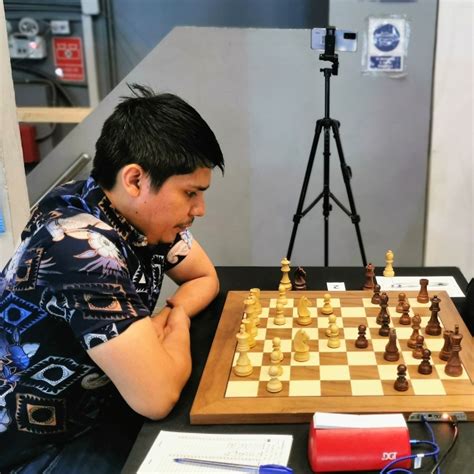 Renato Terry Líder En El Continental Torre Negra