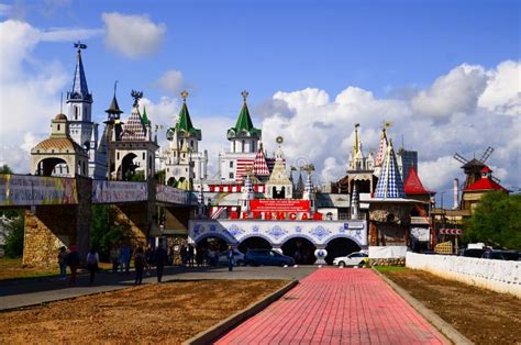 Market in Moscow editorial image. Image of moscow, tourists - 86538900