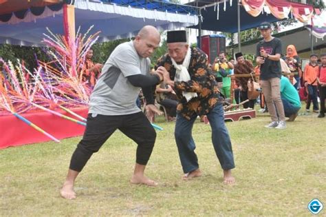 Atraksi Pencak Silat Ketua Komisi I Warnai Pesta Rakyat Hut Ke