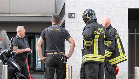 Incendio A Milano In Un Palazzo Vicino Ai Navigli Morta Carbonizzata