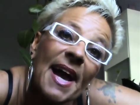 Deutsche Reife Milf Zeigt Sich Heiß Beim Schwanzlutschen