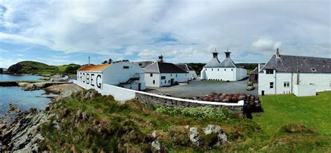 The beautiful Ardbeg Distillery, Islay | Avocado Sweet