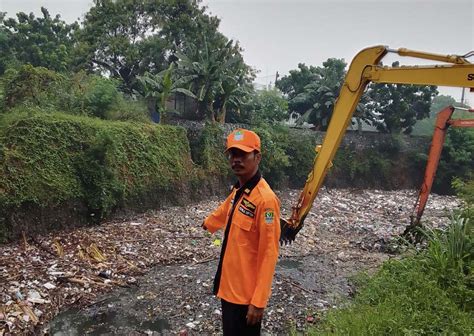 Antisipasi Banjir Musim Hujan DLH Kabupaten Bekasi Angkut 130 Ton