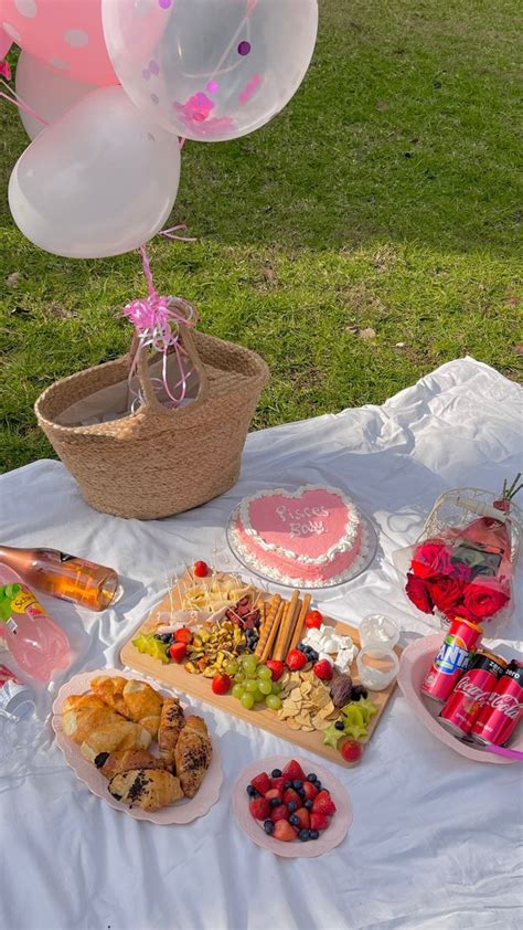 Birthday Picnic 🧺 Picnic Foods Picnic Birthday Picnic Date Food