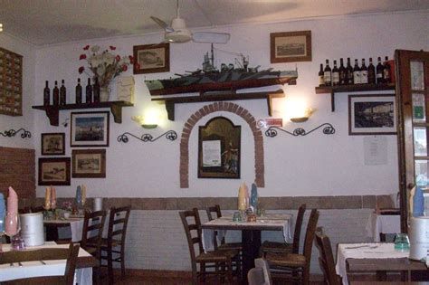 Feast on fish at the Vecchio Livorno trattoria in #Livorno #Italy ...