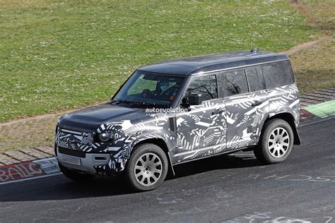 Land Rover Defender Svx In The Making Will Challenge The Mercedes Amg G 63 4×4² Autoevolution