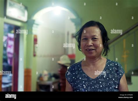 Mature Vietnamese Hi Res Stock Photography And Images Alamy