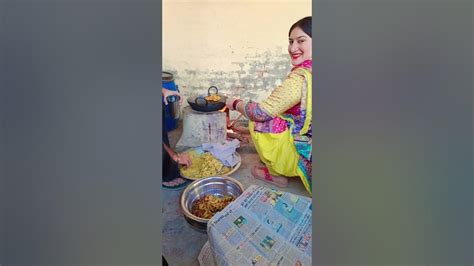 ️ਕੋਣ ਕੋਣ ਕਰਦਾ ਆ ਸਾਂਝੇ ਕੰਮ 🥰🌸💝 Couple Goals 🥀🌸 Couple Loves 💕🥀shorts Youtube