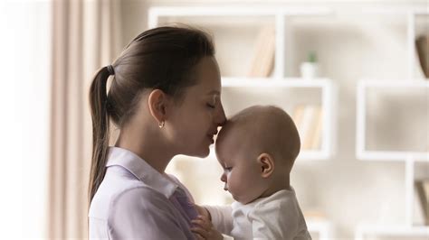 "New Baby Smell" Is Real – And Incredibly Important For Parents | Faculty of Medicine