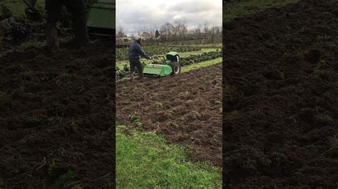 De Grond Weer Klaar Leggen Voor Het Voorjaar Zaad Plant En Pootgoed Al