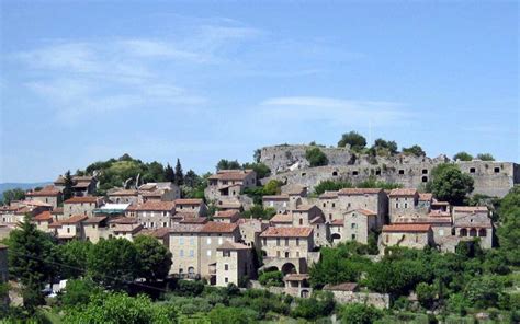 Visitez Le Pittoresque Village De Banne