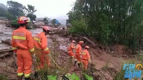 景谷强降雨致县城多处严重内涝，凤山镇发生泥石流，民房被毁面包车被冲走～（受灾视频图片）