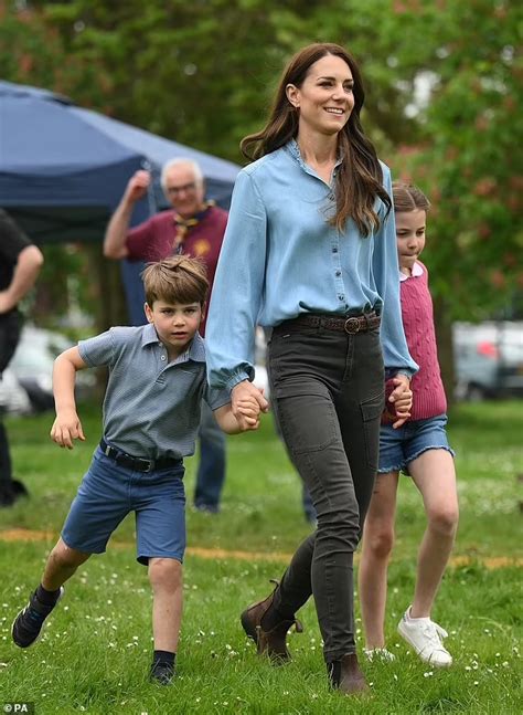 Kate Middleton Looks Happy And Relaxed As She S Seen For The First Time Since Undergoing Planned