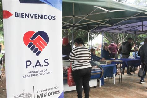 Alrededor De 300 Vecinos Del Barrio Los Lapachos Recibieron Al