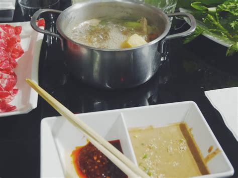 A Hot Pot Restaurant La Fondue Chinoise Dans Toute Sa Splendeur Les