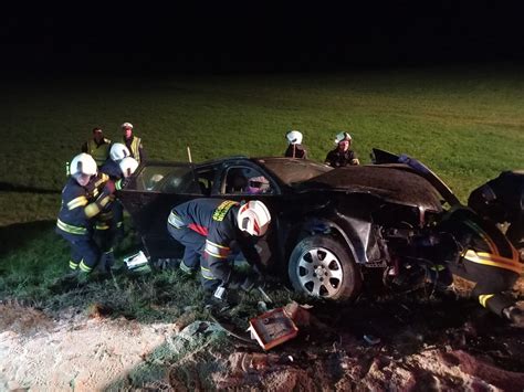 Wetzendorf Lenker Nach Unfall Aus Fahrzeug Geschleudert Bezirk