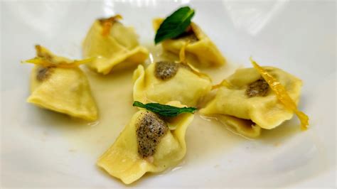 Ravioli Del Plin Con Genovese Cipolla Bruciata Limone Caramellato E