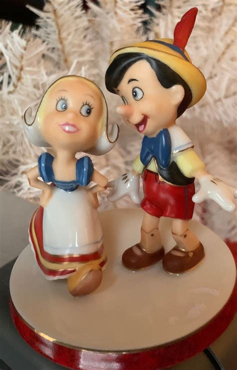 Fyrklövern Disney figur Pinocchio jul Design av Köp på Tradera