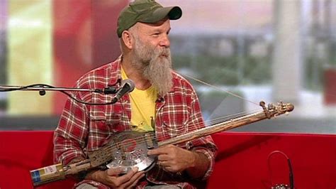 Seasick Steve Performs Old Tricks With Hubcap Guitar Bbc News