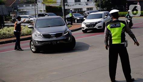 Foto Akhir Pekan Ganjil Genap Di Jakarta Tetap Berlaku Selama Ppkm