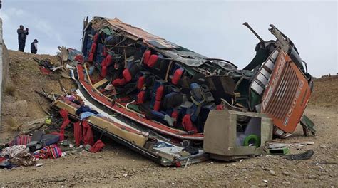 Se Embarranca Un Bus Y Deja Cuatro Muertos Y 23 Heridos En Patacamaya