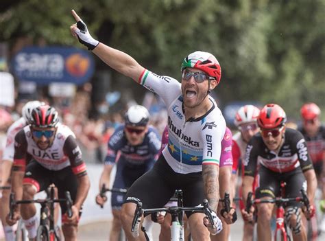 Giro D Italia Esima Tappa Sprint Vincente Di Nizzolo Sul Traguardo