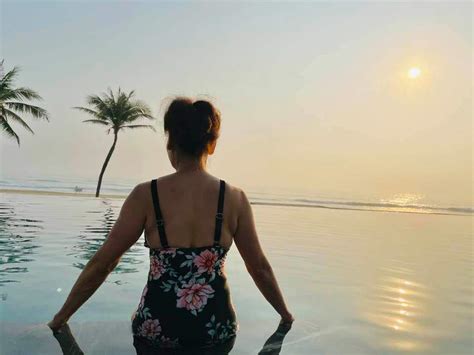 Khi Con G I B Soi B P Eo M O Nh M H H U Khoe C N Body S N Ch C V I Bikini