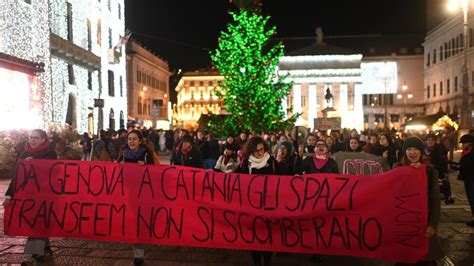 Non Una Di Meno In Corteo A Genova Contro Il Natale Patriarcale