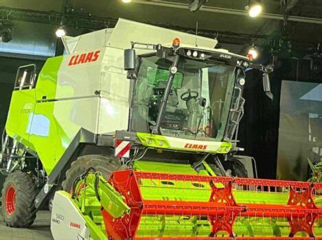 Foto S Nieuwe Claas Xerion En Maaidorser LandbouwMechanisatie