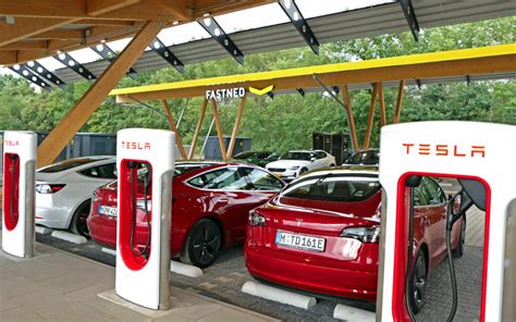 Tesla Und Fastned Unter Einem Dach Edison Heimat Der Generation E