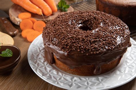 Bolo de Cenoura Casquinha de Chocolate Irresistível