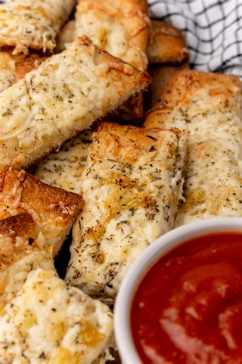 Cheesy Garlic Breadsticks Papa John S Copycat The Quicker Kitchen