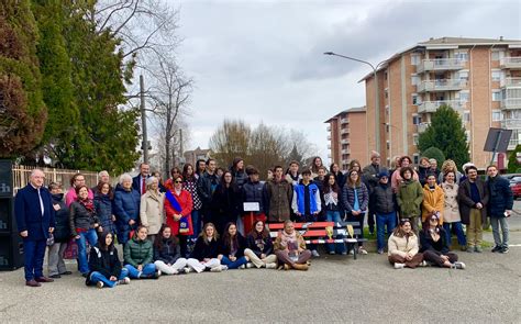 Marzo Inaugurate Paline Esplicative Delle Panchine Rosse