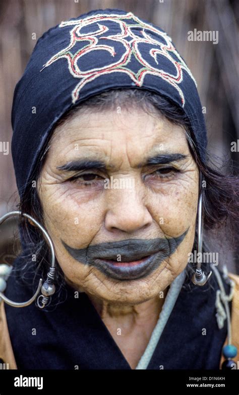 Ainu Women Ainu Aboriginal People Fotografías E Imágenes De Alta Resolución Alamy