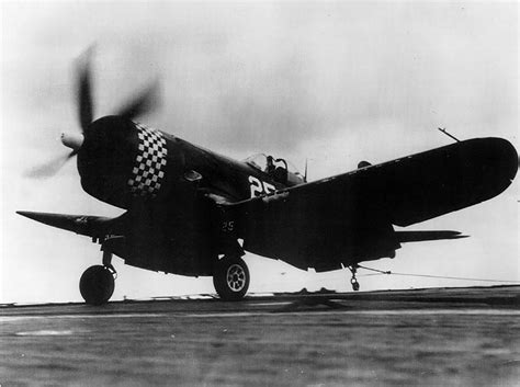 Asisbiz Vought F U Corsair Vmf Wr Landing Aboard Uss Bataan Off