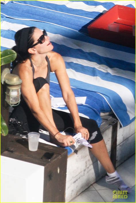 Photo Courteney Cox Miami Bikini Mama 20 Photo 2761018 Just Jared