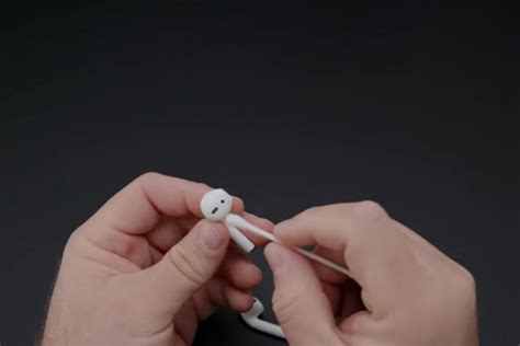 cách vệ sinh tai nghe AirPods 2 3 Pro AirPods Max EarPods Dịch Vụ