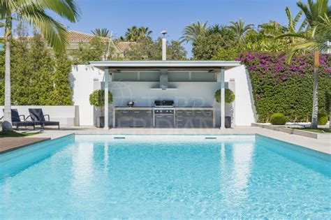 Luxury Villas For Sale In Estepona