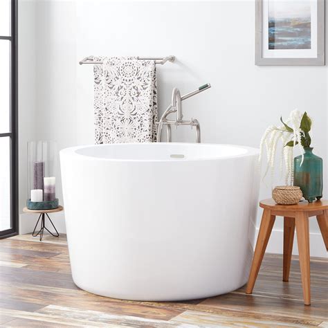 What is a Soaking Tub? | Signature Hardware