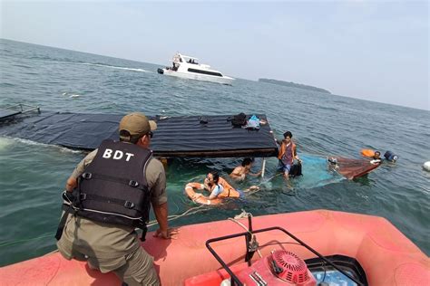 Kapal Tenggelam Di Kepulauan Seribu Wisatawan Dan Abk Berhasil