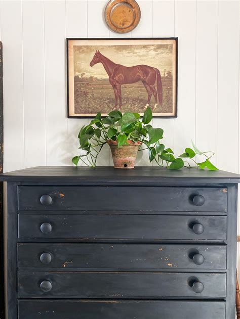 The Best Black Paint For Furniture 6 Experts Weigh In Celebrated Nest