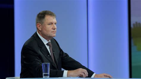 Klaus Iohannis merge joi în judeţul Argeş Participă la o dezbatere şi