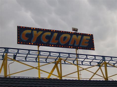 Wonderland Amusement Park - Cyclone